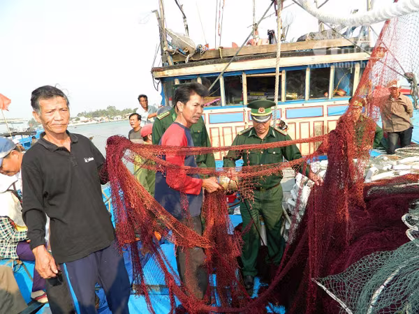 Ngư dân Quảng Nam kể lại vụ tàu Trung Quốc cướp phá tàu cá ảnh 2 Ngư dân Quảng Nam kể lại vụ tàu Trung Quốc cướp phá tàu cá ảnh 2
