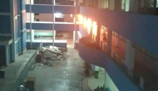 Audio 27-3-2016: Cháy lớn ở bệnh viện lúc nửa đêm, người nhà và bệnh nhân hốt hoảng tháo chạy ảnh 3 Audio 27-3-2016: Cháy lớn ở bệnh viện lúc nửa đêm, người nhà và bệnh nhân hốt hoảng tháo chạy ảnh 3