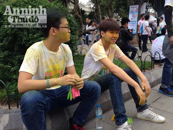 Giới trẻ Hà Thành thích thú với đường chạy đầy sắc màu ảnh 22 Giới trẻ Hà Thành thích thú với đường chạy đầy sắc màu ảnh 22