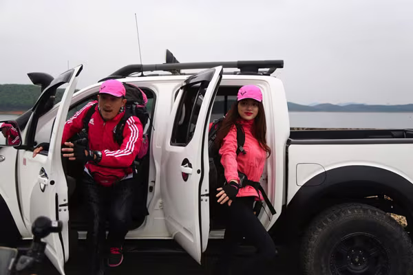 "Chê" xe địa hình đẳng cấp, Tiến Đạt xuất hiện cùng xe cổ mobylette ảnh 5