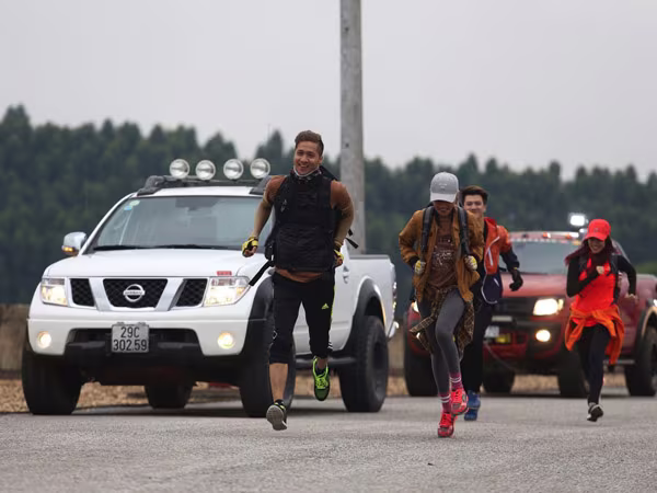 "Chê" xe địa hình đẳng cấp, Tiến Đạt xuất hiện cùng xe cổ mobylette ảnh 10