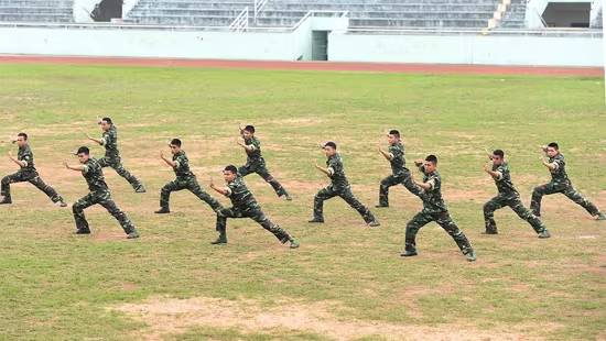 Bộ đội biên phòng Việt Nam thể hiện khả năng "mình đồng, da sắt" ảnh 2 Bộ đội biên phòng Việt Nam thể hiện khả năng "mình đồng, da sắt" ảnh 2