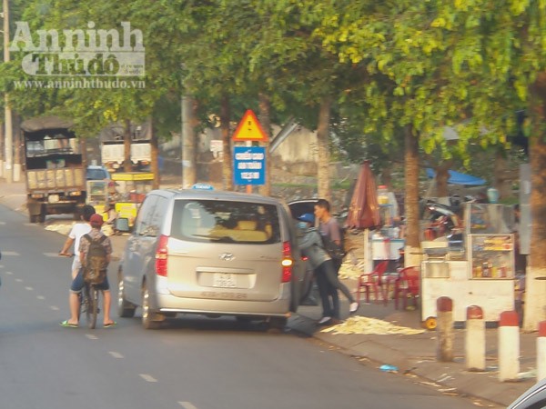 Mượn danh hãng taxi đã ngừng hoạt động, xe Việt Thanh ngang nhiên đón trả khách trái phép ảnh 2 Mượn danh hãng taxi đã ngừng hoạt động, xe Việt Thanh ngang nhiên đón trả khách trái phép ảnh 2