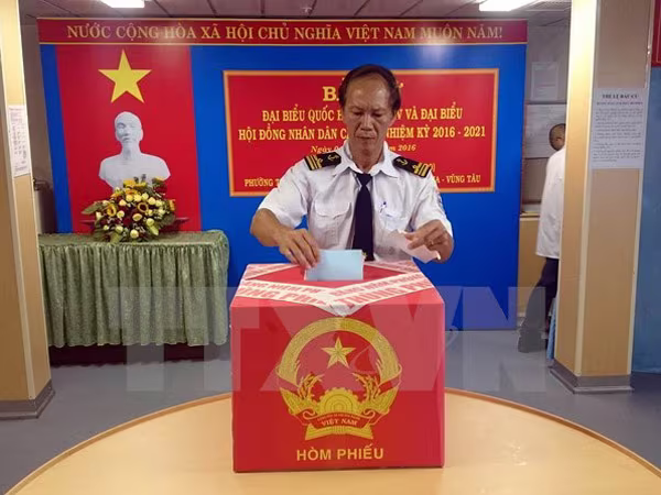 Tổ chức bầu cử sớm cho công nhân, kỹ sư trên tàu, giàn khoan ảnh 1 Tổ chức bầu cử sớm cho công nhân, kỹ sư trên tàu, giàn khoan ảnh 1