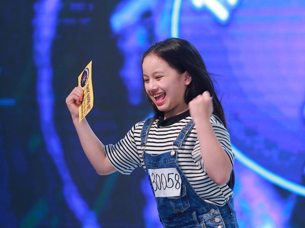 Bé gái 11 tuổi hát "Hồ trên núi" khiến Isaac và Văn Mai Hương "nổi da gà" ảnh 1 Bé gái 11 tuổi hát "Hồ trên núi" khiến Isaac và Văn Mai Hương "nổi da gà" ảnh 1
