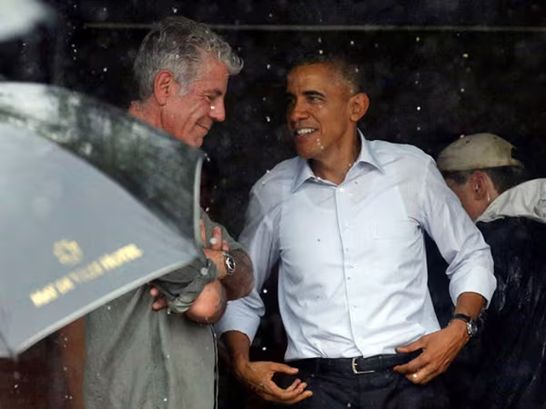 Tổng thống Obama dừng chân trú mưa tại làng Mễ Trì trước khi bay vào TP.HCM ảnh 2 Tổng thống Obama dừng chân trú mưa tại làng Mễ Trì trước khi bay vào TP.HCM ảnh 2