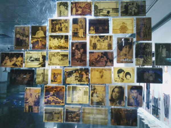 Triển lãm – sắp đặt "Qua": Ám ảnh của họa sĩ tha hương ảnh 9