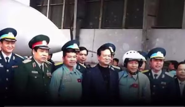 Những hình ảnh không bao giờ quên của phi công Thượng tá Trần Quang Khải ảnh 9 Những hình ảnh không bao giờ quên của phi công Thượng tá Trần Quang Khải ảnh 9