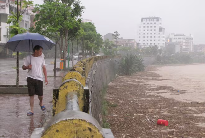 Mưa lũ kinh hoàng, nhiều tuyến đường ở Lào Cai chìm trong biển nước ảnh 6