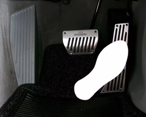 Dành cho người mới tập xe: Làm gì để khỏi nhầm chân ga với chân phanh? ảnh 2