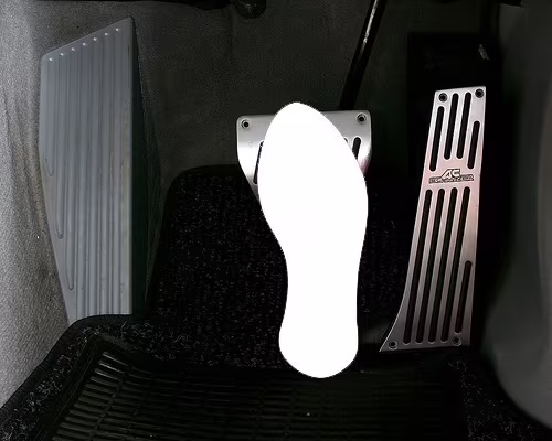 Dành cho người mới tập xe: Làm gì để khỏi nhầm chân ga với chân phanh? ảnh 3