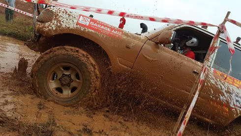 Ngắm loạt xe offroad "cực chất" lăn xả trên đường đua ảnh 18 Ngắm loạt xe offroad "cực chất" lăn xả trên đường đua ảnh 18