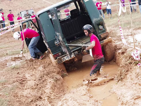 Ngắm loạt xe offroad "cực chất" lăn xả trên đường đua ảnh 21 Ngắm loạt xe offroad "cực chất" lăn xả trên đường đua ảnh 21