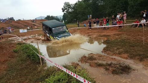 Ngắm loạt xe offroad "cực chất" lăn xả trên đường đua ảnh 19 Ngắm loạt xe offroad "cực chất" lăn xả trên đường đua ảnh 19
