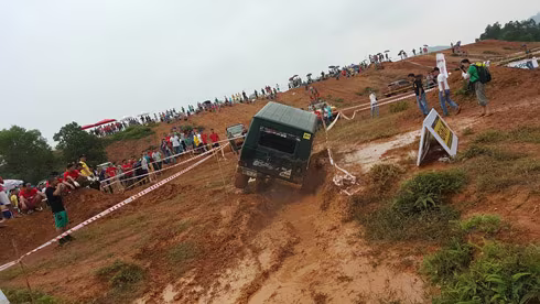 Ngắm loạt xe offroad "cực chất" lăn xả trên đường đua ảnh 20 Ngắm loạt xe offroad "cực chất" lăn xả trên đường đua ảnh 20