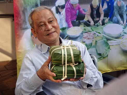 Tâm sự nhói lòng của các cụ già quyết không về nhà đón Tết ảnh 19