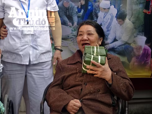 Tâm sự nhói lòng của các cụ già quyết không về nhà đón Tết ảnh 20