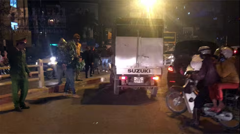 Trắng đêm ở chợ hoa Quảng Bá ngày cận Tết ảnh 10 Trắng đêm ở chợ hoa Quảng Bá ngày cận Tết ảnh 10