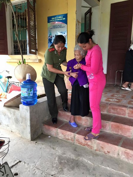 Mang niềm vui tới những miền xa ảnh 2 Mang niềm vui tới những miền xa ảnh 2