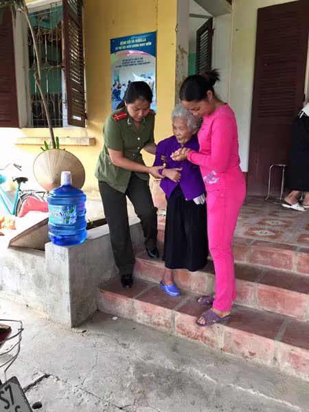 Mang niềm vui tới những miền xa ảnh 2 Mang niềm vui tới những miền xa ảnh 2