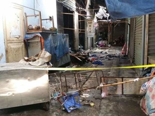 Hàng xóm phá cửa xếp hàng bánh mì bị cháy, cứu thoát được 3 người ảnh 1 Hàng xóm phá cửa xếp hàng bánh mì bị cháy, cứu thoát được 3 người ảnh 1