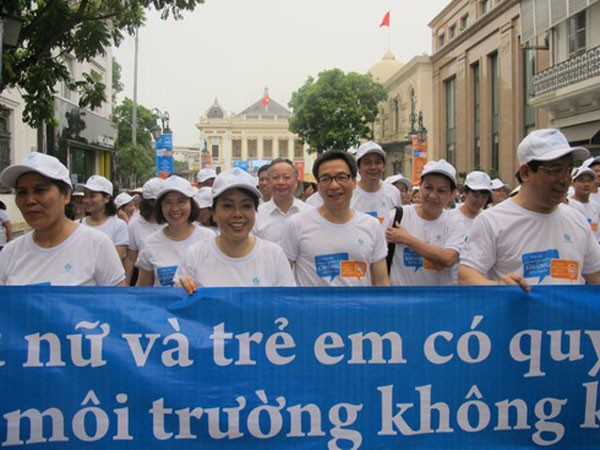 Đi bộ vì môi trường không khói thuốc ảnh 1 Đi bộ vì môi trường không khói thuốc ảnh 1