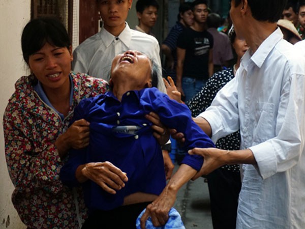 Đêm định mệnh của gia đình trong ngõ nhỏ ảnh 1 Đêm định mệnh của gia đình trong ngõ nhỏ ảnh 1