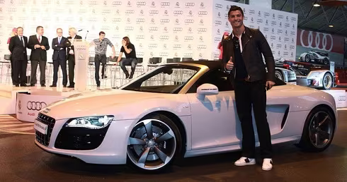 Hé lộ dàn "sao" Việt và siêu sao quốc tế sẽ đồng hành cùng VinFast tham dự Paris Motor Show 2018 ảnh 8 Hé lộ dàn "sao" Việt và siêu sao quốc tế sẽ đồng hành cùng VinFast tham dự Paris Motor Show 2018 ảnh 8