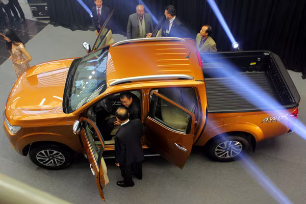 Nissan NP300 Navara ra mắt thị trường Việt Nam, giá từ 645 triệu đồng ảnh 1