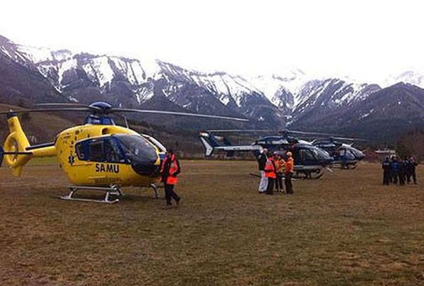 Va đập trong 8 phút, máy bay Germanwings A320 chở 150 người rơi tại Pháp ảnh 7 Va đập trong 8 phút, máy bay Germanwings A320 chở 150 người rơi tại Pháp ảnh 7
