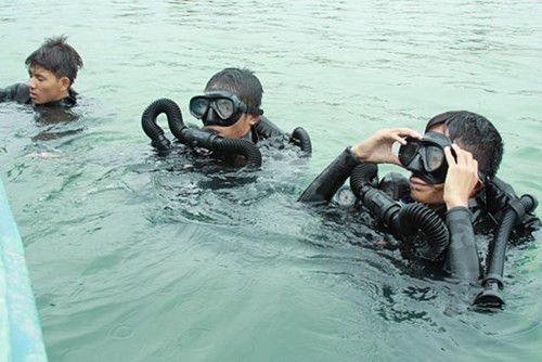 Đã tìm thấy đuôi máy bay tiêm kích Su-22 dưới đáy biển ảnh 1 Đã tìm thấy đuôi máy bay tiêm kích Su-22 dưới đáy biển ảnh 1