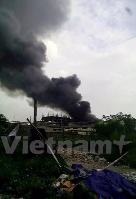 Hà Nội: Cháy lớn tại kho chứa phụ tùng Công ty Ôtô cơ khí Hòa Bình ảnh 5 Hà Nội: Cháy lớn tại kho chứa phụ tùng Công ty Ôtô cơ khí Hòa Bình ảnh 5