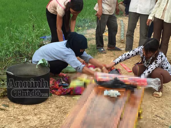 Vụ sát hại 4 người ở Yên Bái: Mẹ của nghi phạm bịt kín mặt tới khâm liệm cho nạn nhân ảnh 1 Vụ sát hại 4 người ở Yên Bái: Mẹ của nghi phạm bịt kín mặt tới khâm liệm cho nạn nhân ảnh 1