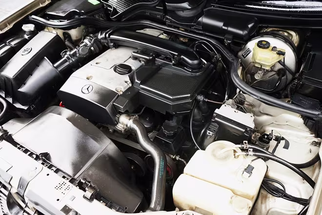 "Soi" chi tiết Mercedes-Benz E230 nội, 19 tuổi, chạy 36 vạn km vẫn "ngon" ảnh 14 "Soi" chi tiết Mercedes-Benz E230 nội, 19 tuổi, chạy 36 vạn km vẫn "ngon" ảnh 14