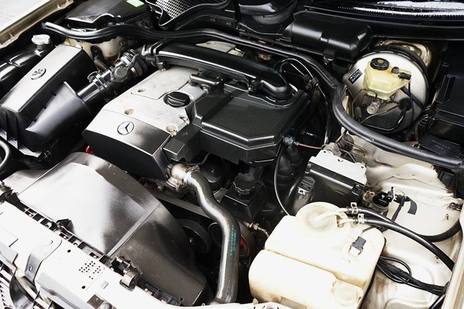 "Soi" chi tiết Mercedes-Benz E230 nội, 19 tuổi, chạy 36 vạn km vẫn "ngon" ảnh 14 "Soi" chi tiết Mercedes-Benz E230 nội, 19 tuổi, chạy 36 vạn km vẫn "ngon" ảnh 14