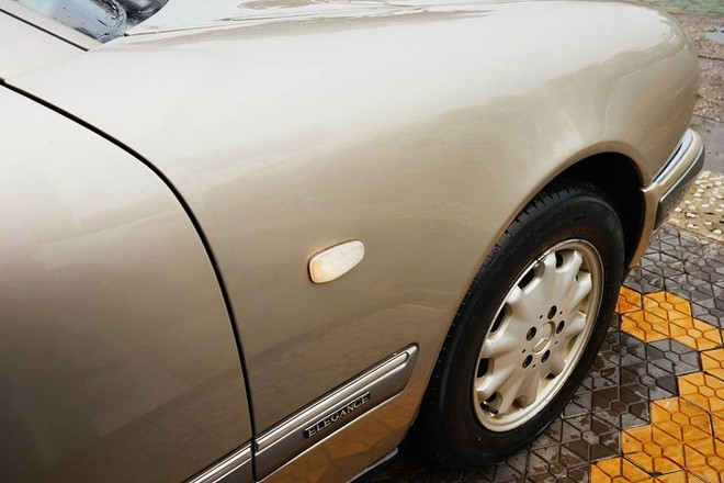 "Soi" chi tiết Mercedes-Benz E230 nội, 19 tuổi, chạy 36 vạn km vẫn "ngon" ảnh 3 "Soi" chi tiết Mercedes-Benz E230 nội, 19 tuổi, chạy 36 vạn km vẫn "ngon" ảnh 3