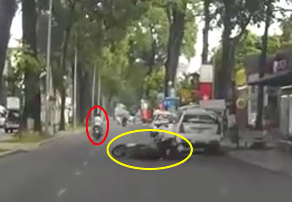 Cảnh cướp giật dây chuyền táo tợn giữa phố ảnh 6