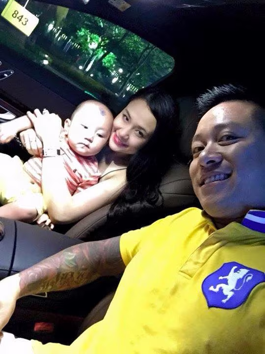 Tuấn Hưng khoe Mercedes S400 vừa mua, giá 4 tỷ đồng ảnh 4 Tuấn Hưng khoe Mercedes S400 vừa mua, giá 4 tỷ đồng ảnh 4