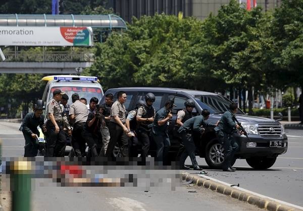 IS nổ bom tại Indonesia: 7 người thương vong, gồm 5 nghi can ảnh 9 IS nổ bom tại Indonesia: 7 người thương vong, gồm 5 nghi can ảnh 9