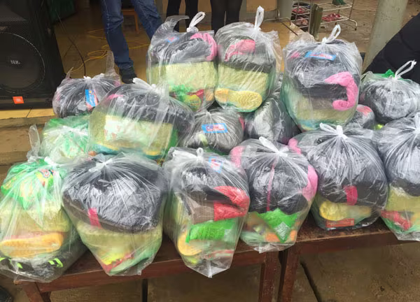 Mang áo ấm lên bản vùng cao giữa những ngày rét hại kỷ lục ảnh 5