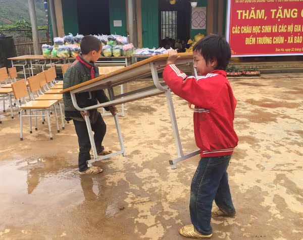 Mang áo ấm lên bản vùng cao giữa những ngày rét hại kỷ lục ảnh 2