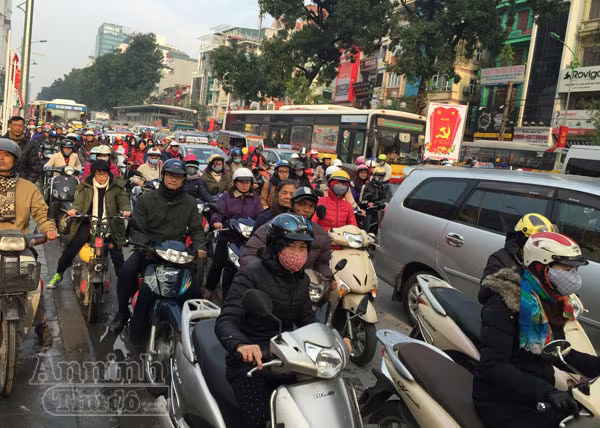 Hà Nội cận Tết: Mọi nẻo đường đều tắc kẹt  ảnh 1 Hà Nội cận Tết: Mọi nẻo đường đều tắc kẹt  ảnh 1