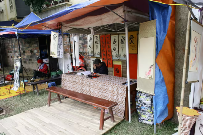 Phố ông Đồ vắng ngơ vắng ngắt ngày cuối năm ảnh 4 Phố ông Đồ vắng ngơ vắng ngắt ngày cuối năm ảnh 4