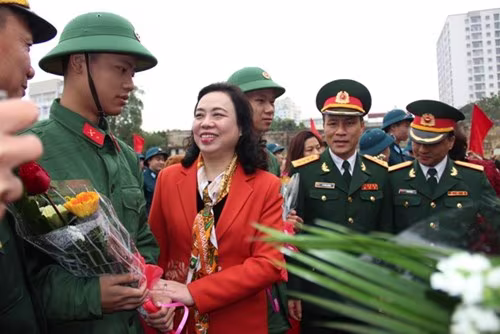 Tuổi trẻ Thủ đô náo nức lên đường thực hiện nghĩa vụ thiêng liêng với Tổ quốc ảnh 3
