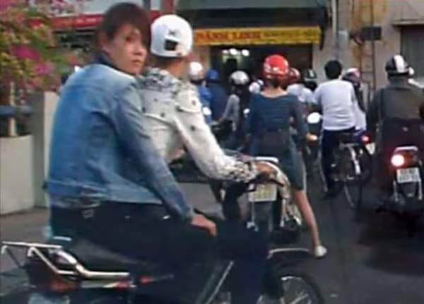Nhờ camera hành trình, cảnh sát đặc nhiệm hình sự bắt nóng bộ đôi cướp giật ảnh 1