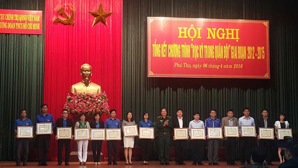 Tổng cục Chính trị QĐND Việt Nam tặng bằng khen cho HanoiADC ảnh 1 Tổng cục Chính trị QĐND Việt Nam tặng bằng khen cho HanoiADC ảnh 1