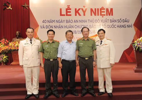 Kỷ niệm 40 năm ngày Báo ANTĐ xuất bản số đầu và đón nhận Huân chương Bảo vệ Tổ quốc Hạng Nhì ảnh 19 Kỷ niệm 40 năm ngày Báo ANTĐ xuất bản số đầu và đón nhận Huân chương Bảo vệ Tổ quốc Hạng Nhì ảnh 19