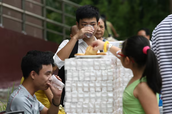 Hà Nội: "Phùng mồm trợn mắt" thi ăn bánh quy ảnh 3 Hà Nội: "Phùng mồm trợn mắt" thi ăn bánh quy ảnh 3