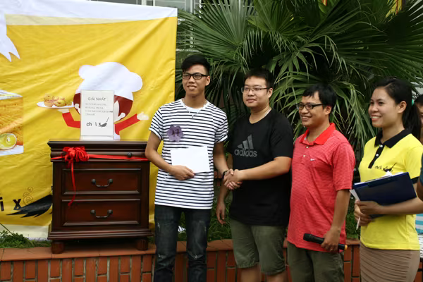 Hà Nội: "Phùng mồm trợn mắt" thi ăn bánh quy ảnh 9 Hà Nội: "Phùng mồm trợn mắt" thi ăn bánh quy ảnh 9