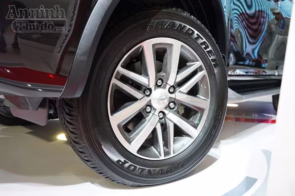 Chi tiết hàng 'hot' chính hãng Toyota Fortuner 2016 ảnh 3 Chi tiết hàng 'hot' chính hãng Toyota Fortuner 2016 ảnh 3